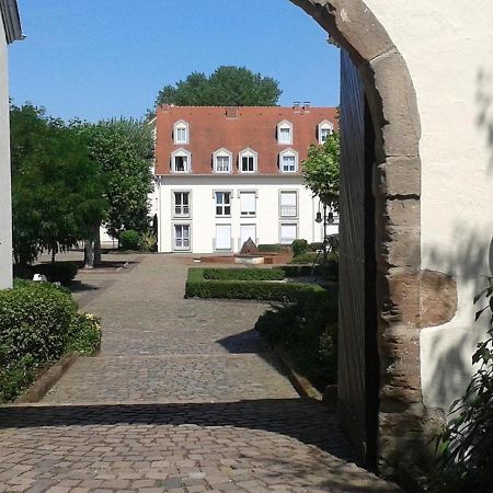 Amf Ferienwohnungen Historischer Soutyhof Saarlouis Esterno foto